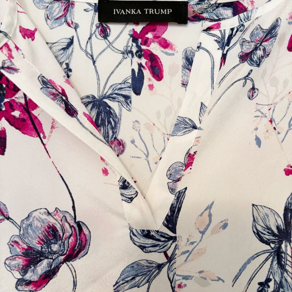 Ivanka Trump Womens  Blouse Multicolored Flutter Sleeve Floral V-neck Size Small - Picture 6 of 10